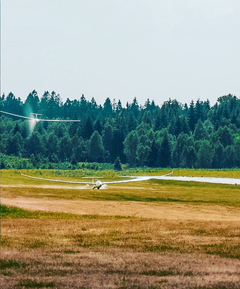 Tävlande landar efter genomfört tävlingsuppgift och släpper vattenbarlasten. Från tävlingarna 2018.