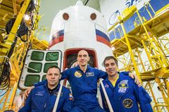 Expedition 63 består av befälhavare Chris Cassidy (Nasa) och flygingenjörerna Antoli Ivanishin och Ivan Vagner (Roscosmos). Foto: Nasa