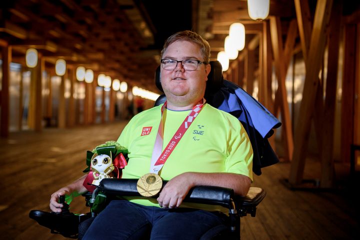 Philip Jönsson tog Sveriges första medalj i Tokyo. Guld i R4 stående 10 meter. Foto: Simon Hastegård/Bildbyrån