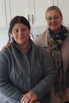 Maja De Bernardo, vinnare av Sigtuna kommuns Miljöpriset 2019, tillsammans med Gill Brodin (C), ordförande i miljö- och hälsoskyddsnämnden.