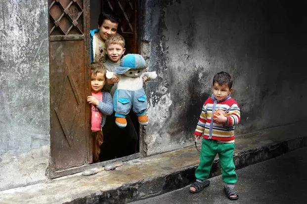 Omfattningen av förstörelsen i staden Aleppo, Syrien, är enorm. Barnen är oskyldiga offer i detta krig. Foto: UNHCR/Hameed Marouf