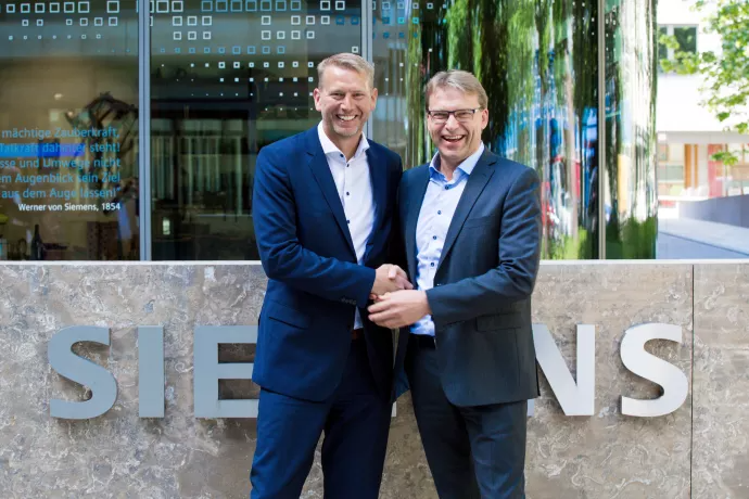 Peter Carlsson, vd för Northvolt, och Ulf Troedsson, vd för Siemens Nordics.