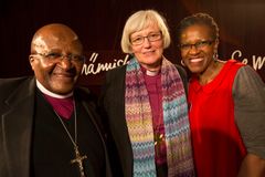 Svenska kyrkan har återkommande haft gäster från Sydafrika på Bokmässan. På bilden från bokmässan 2014 ses biskop Desmond Tutu tillsammans med ärkebiskop Antje Jackelén och Mpho Tutu. Foto: Mikael Ringlander