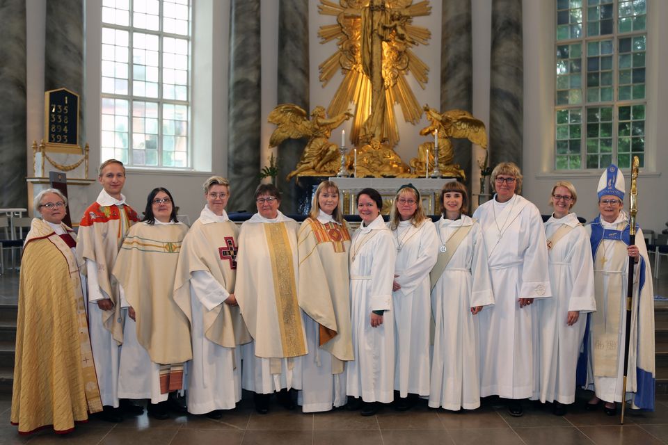 Biskop Susanne vigde fem diakoner och fem präster | Göteborgs stift