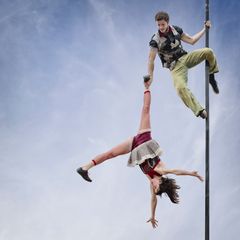 Svindlande akrobatik på hög höjd med cirkuskompaniet ManoAmano från Argentina. Foto: Nicole Oestreich