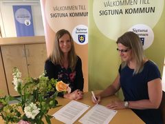 Under fredagen 28 juni skrevs avtalet mellan Sigtuna kommun och Skyddsvärnet på. Helen Kavanagh Berglund, biträdande kommundirektör och Nilla Helgesson, VD Skyddsvärnet ser fram emot att börja samverka.