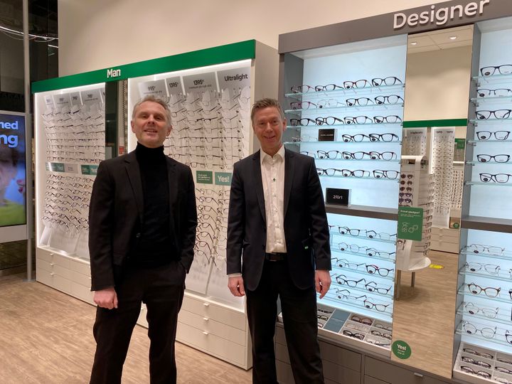 Michael le Mahieu och Stefan Staaf tror på en ljus framtid för Specsaversbutiken i Värnamo.
Foto: Specsavers