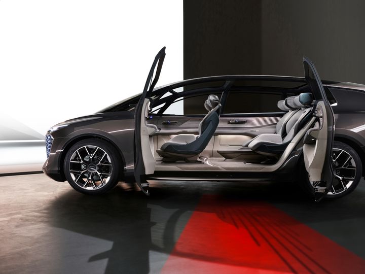 Visionära Audi urbansphere concept med välkomnande entré