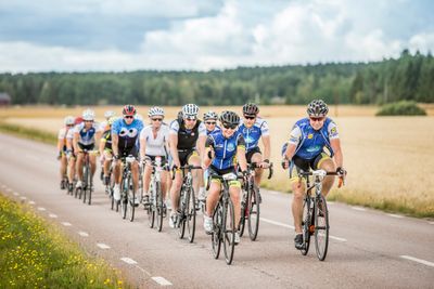 Hundratals cyklister ska under åtta dagar cykla den 120 mil långa sträckan Lund-Stockholm för att samla in pengar till kampen mot barncancer. Foto: Magnus Glans