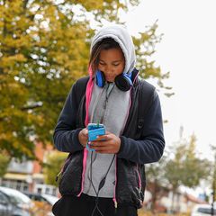 Elever erbjuds testa stödsamtal med kurator i mobilapp. Foto Johnér