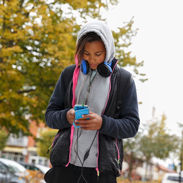 Elever erbjuds testa stödsamtal med kurator i mobilapp. Foto Johnér