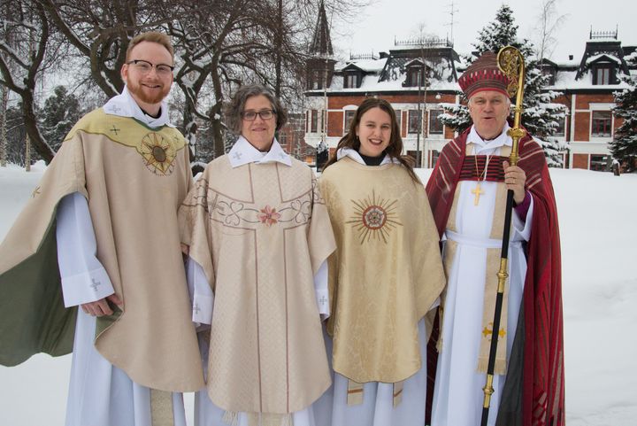 Fr.v. Joel Hultdin, Katarina Österholm, Maja Svedmark och biskop Hans Stiglund. Foto: Emma Berkman/Luleå stift