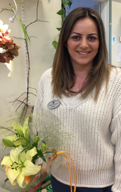 Populära Pascal Messo fick ta emot jubel och blommor för att hon vunnit Pedagogpriset 2019.