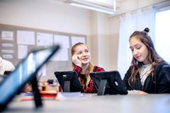 "Sigtuna kommuns skolor ska vara bland de bästa i Sverige och det är väldigt glädjande att vi hela tiden tar steg framåt med förbättrade resultat", säger Pernilla Bergqvist (L), ordförande i barn- och ungdomsnämnden. Foto: Rosie Alm