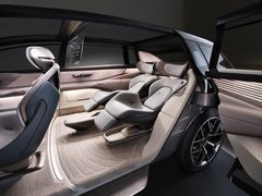 Visionära Audi urbanshere concept med fokus på avkoppling. Stolar som kan lutas 60 grader.