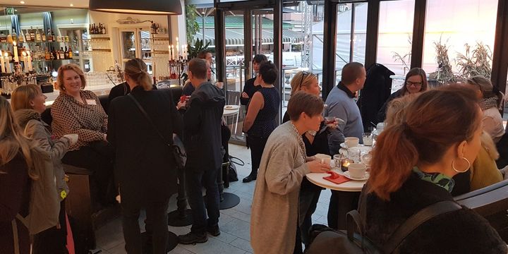 Många studie- och yrkesvägledare passade på att nätverka under frukosten på Vägledarträffen i Göteborg!