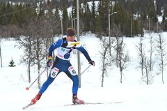 Jonatan Ståhl på väg mot sista kontrollen och en delad andraplats. Foto: Johan Trygg.