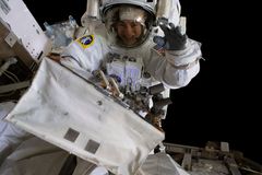 Jessica Meir på rymdpromenad. Foto: NASA