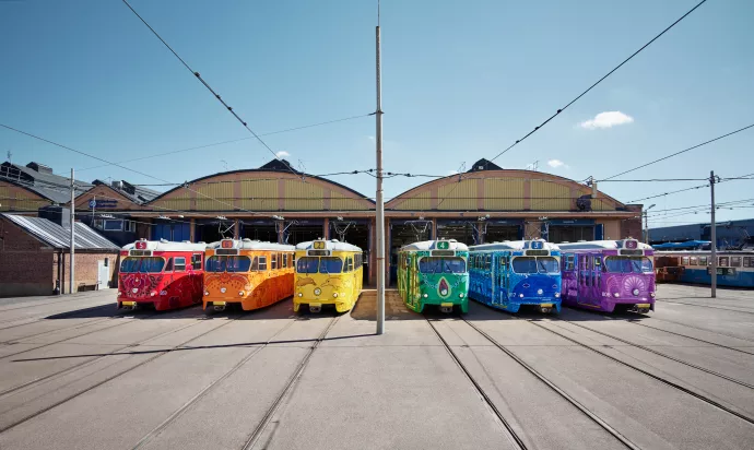 Stolta spårvagnar. Västtrafik har låtit konstnärer skapa rullande konstverk av sex spårvagnar. Bild: Västtrafik