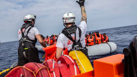 Läkare Utan Gränser genomför en räddningsinsats i maj. Bild Anna Pantelia