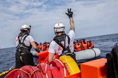 Läkare Utan Gränser genomför en räddningsinsats i maj. Bild Anna Pantelia