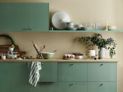 Liggande. METOD kök med KALLARP luckor ljusgrön.