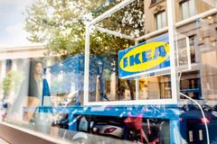Nu ska IKEA testa en ny typ av mindre butiksformat för att komma närmare människor i ett tiotal svenska städer utan IKEA varuhus.