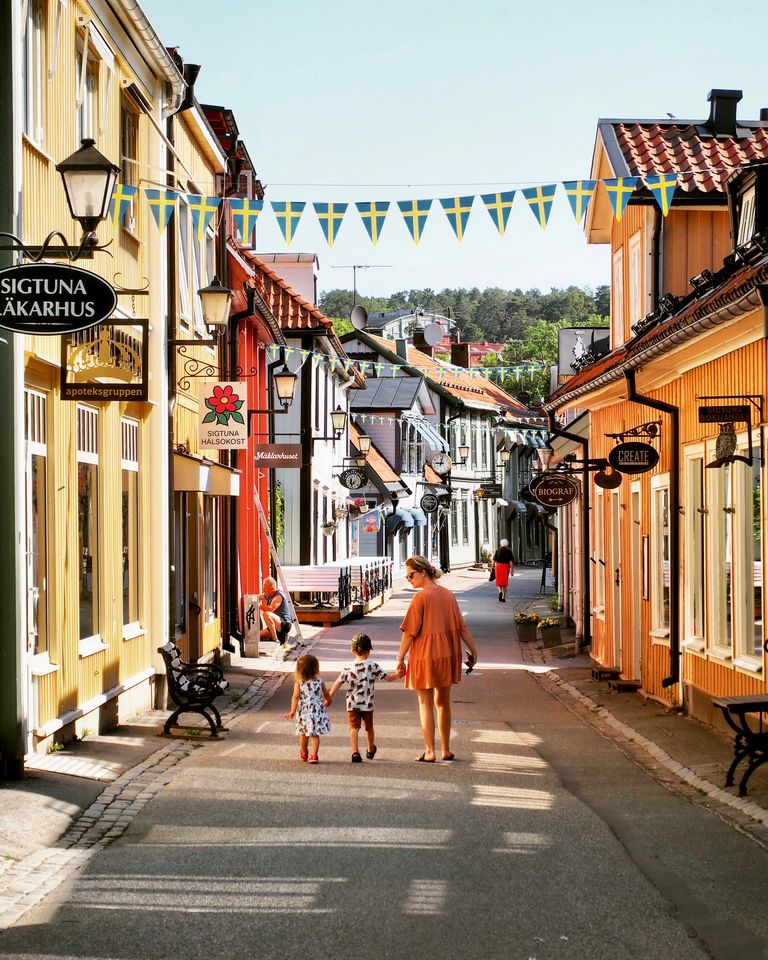 Stora gatan i Sigtuna stad.