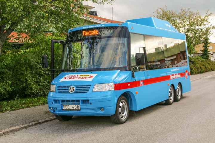 Flextrafiken är en bokningsbar minibuss alla kan boka och resa med och servicen finns till för att kunna ge alla bostadsområden i Karlskoga tillgång till kollektivtrafik.