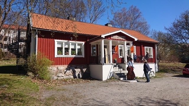 Här i Kulturstugan har Märsta Kulturförening sin verksamhet - en verksamhet som vänder sig till alla invånare i kommunen och är till glädje för många. Foto: Bjarne Ek
