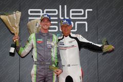 Edvin Hellsten (t.v.) och Lars-Bertil Rantzow, dubbelsegrare i Porsche Approved Cup respektive Masters Cup. Foto: Micke Fransson