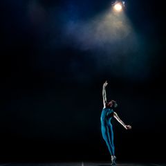 Sonatra med Kungliga Baletten 2021. På bilden: Jérémie Nevea. Foto: Kungliga Operan/Carl Thorborg.
