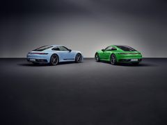 Porsche 911 Carrera T i Paint to Sample-lacken Gulf Blue och specialfärgen Python Green.