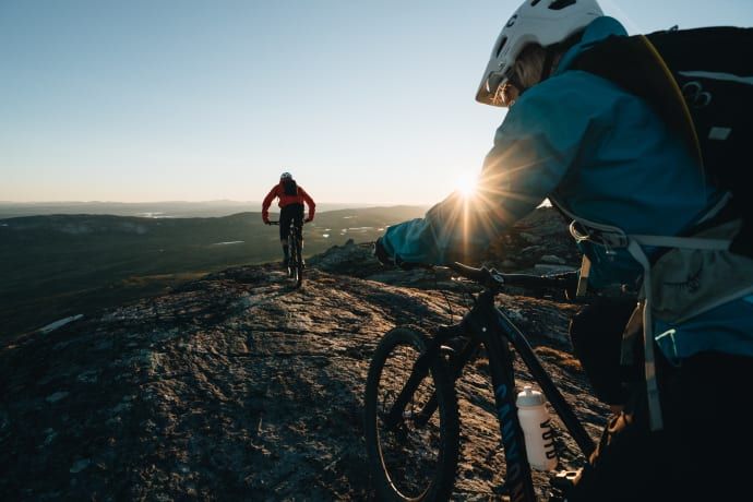 Midnattscykling på Åreskutan är en av Åre Bike Festival mest populära aktiviteter. Fotograf: Emrik Jansson
