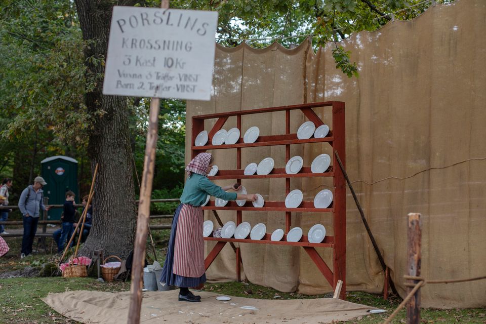 Porslinskrossning på Höstmarknaden