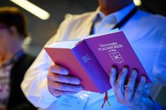 Svenska kyrkans nuvarande psalmbok från 1986 ska nu revideras - en process som kommer att ta tid. Foto: Magnus Aronson/Ikon.