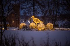 En av nyheterna i årets upplaga av Höstljus är en litteraturvandring som löper parallellt med ljusinstallationerna. Den går att följa med Regionbibliotekets app Härlitt. ”Att regionen vill vara med och lägga ytterligare ett lager till festivalen är mycket välkommet” säger Magnus Lingegård, projektledare för Höstljus på Umeå kommun. Foto: Fredrik Larsson/Umeå kommun