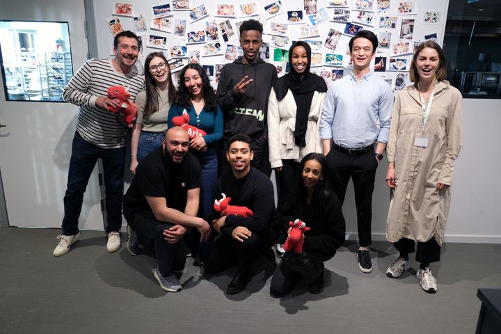 Arlas ungdomsråd ska hjälpa till att forma framtidens frukost.  
Övre raden fr v: Julian Reisz (Arla), Catalina Negrei, Yasaman Beiki, Abdulrahman Bulale, Ladan Roble, Zakaria Mohammadi, Nina Frankel (Arla). Undre raden fr v: Salman Khan, Simon Engholm, Natalie Gebremichae. Bild: Arla