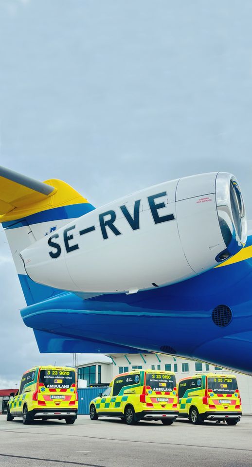 Flera vägambulanser med varsin patient