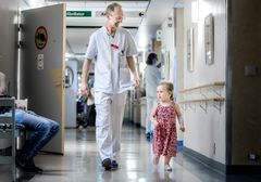 Jonas F Ludvigsson är bland annat överläkare på barn-och ungdomsmedicin på USÖ. Nu har han dessutom posten som vetenskaplig sekreterare på Svenska Läkaresällskapet. Foto: Pavel Koubek.