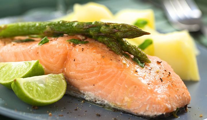 Hur stor risk för D-vitaminbrist har barn som fått en cancerdiagnos? Det ska studier vid Akademiska sjukhuset utreda. Bland annat gör cytostatikabehandling att barn ofta har svårt att få i sig allsidig kost. En D-vitaminkälla är fet fisk såsom lax.