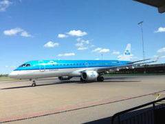 KLM Embraer 190 vid Linköping City Airport.