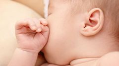 Kvinnor som ammar ska få bättre stöd från vården. Det är syftet med en ny utbildningssatsning i Uppsala län som även följs upp i en forskningsstudie.