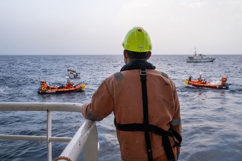 Efter ett nödanrop den 16 november 2021, räddades 99 överlevande av Geo Barents cirka 30 mil från Libyen. Foto: Virginie Nguyen Hoang/HUMA