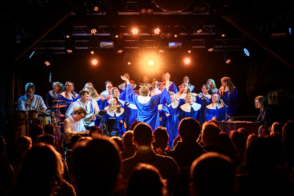 Gospelkören The Gloryfires från Uppsala framträder på UKK:s hyllning till Stevie Wonder den 13 juni tillsammans med Samuel Ljungblahd, Uppsala Blåsarsymfoniker och Trio X. Foto: Magnus Aronson