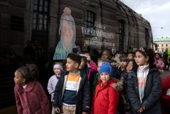 Barn från Vårbackaskolan i Vårby. Foto Kungliga Operan / Markus Gårder.