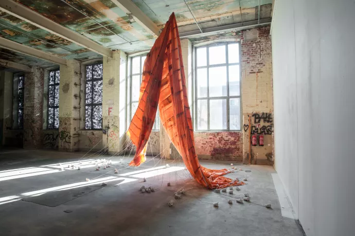 Anetta Mona Chişa & Lucia Tkáčová. Courtesy of the artists and Rotwand gallery, Zurich photo credit: HALLE 14, Leipzig | Walther Le Kon, 2016