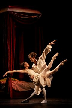 Manon, Kungliga Baletten 2023. Madeline Woo och Calum Lowden. Foto: Kungliga Operan / Carl Thorborg
