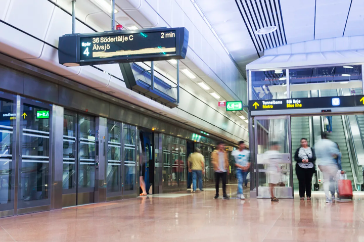 Av 908 000 tåg kom 66 procent fram i tid år 2017.