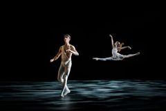 Kungliga Baletten - gala med Daphnis et Chloë. I rollerna Erik Rudqvist och Sarah Erin Keaveney. Foto Kungliga Operan/Markus Gårder